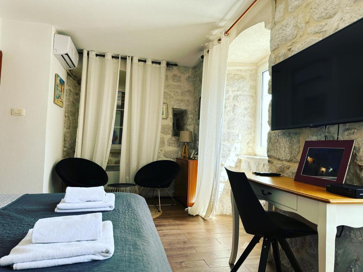 Villaoldmariner Prčanj Buitenkant foto