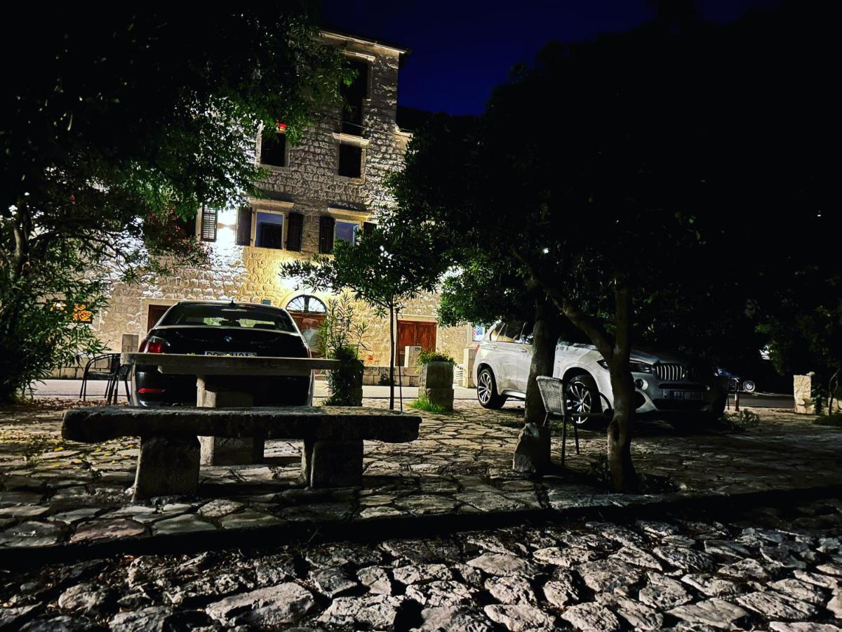 Villaoldmariner Prčanj Buitenkant foto