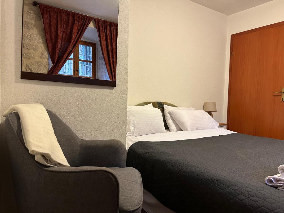 Villaoldmariner Prčanj Buitenkant foto